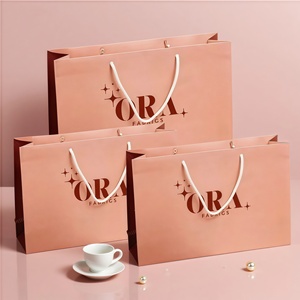 Sac en papier cadeau biodégradable personnalisé avec logo imprimé, bon marché, avec poignée, enveloppé dans un sac en papier kraft blanc - Product Image 4