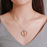 Gran oferta collar de nombre inicial de diamantes de imitación de cristal 26 letras collar de corazón de circón joyería collar con colgante de diamante