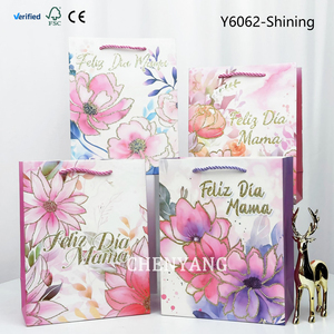 Sacs cadeaux en papier personnalisés avec poignées, petits sacs en papier pour parfums, robes, fleurs, pour entreprises et événements. - Product Image 2