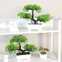 Mini plantes artificielles de pin vert de bonsaï de Offre Spéciale avec des pots en plastique pour la décoration de table