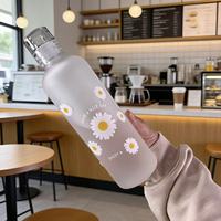 Bouteille d'eau en plastique transparente écologique de 500 ml avec couvercle à nœud Kawaii, idéale pour la boisson directe lors de vos activités sportives, scolaires ou de camping en extérieur.