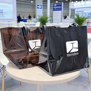 お土産バッグ、カスタムロゴ入り、展示会ギフトバッグ、ファッション トートバッグ、ギフト用、カスタム大型PVCトートバッグ - Product Image 1