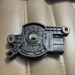 Interrupteur de position de boîte de vitesses Hyundai 42700-26000 pour remplacement et réparation des interrupteurs automatiques - Product Image 4