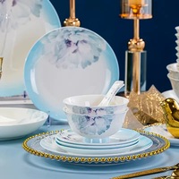 Service de table en porcelaine élégant bleu dégradé à motifs floraux, motif pivoine peint à la main, bord doux, bols et assiettes en céramique de luxe pour