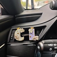 Diffuseur de parfum pour voiture personnalisé avec lettre, design floral unique, parfum naturel DIY sans électricité
