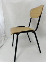 Chaise avec siège en bois et structure métallique pour salle de classe, salle de formation et salle à manger