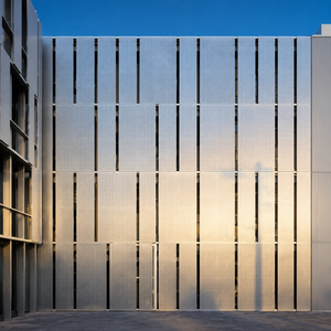 Revestimiento de Pared de Aluminio Microperforado de Superficie Plana de Primera Calidad con Aspecto de Ranura Vertical para Edificios Comerciales - Product Image 1