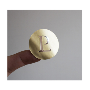 <span class=keywords><strong>Adesivi</strong></span> Stampati Rotondi <span class=keywords><strong>con</strong></span> Logo Marchio, Etichette Lucide in Vinile Impermeabile <span class=keywords><strong>con</strong></span> Stampa a Caldo in Lamina d'Oro - Product Image 2