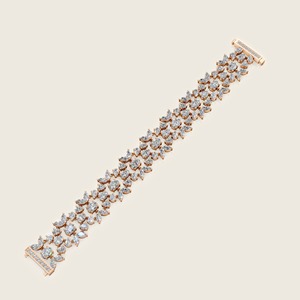Pulsera de diamantes Eminence con un diseño aerodinámico con diamantes de corte brillante meticulosamente establecidos para una apariencia de poder - Product Image 4