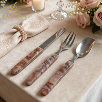 Ensemble de couverts de luxe en acier inoxydable avec manche en acrylique marbré marron, couteau, fourchette et cuillère en résine pour la mise en place de la table de mariage