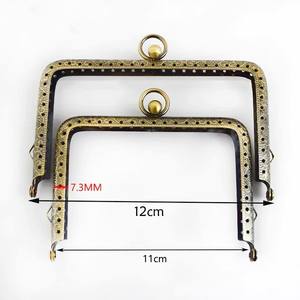 Deepeel BS213 11cm bricolage accessoires de <span class=keywords><strong>couture</strong></span> femmes portefeuille en relief alliage carré sac à main cadre baiser fermoir sac cadre sac à main poignées - Product Image 2