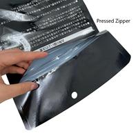 Sacs à fermeture éclair imprimés sur mesure, scellés sur trois côtés, pour l'emballage de gants de fitness et de serviettes, avec trou de suspension