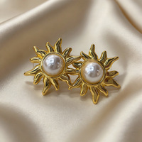RINHOO Juego de Aretes de Perlas con Flores Estilo Vintage, Aretes de Acero Inoxidable Dorados, Regalo para Mujer