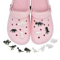 Breloques lumineuses en forme d'os de dinosaure pour chaussures, décorations PVC phosphorescentes pour sabots, assortiment en vrac de breloques animales de dessin animé pour enfants