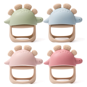 Mordedor de muñeca anticaída personalizado, guante mordedor suave con diseño de animal, juguete sensorial para niños, mordedor de silicona sin BPA para bebés con madera - Product Image 4