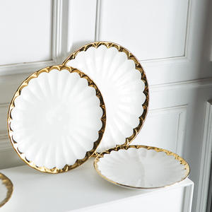 Assiette en verre à rebord doré, ensemble de vaisselle - Product Image 1