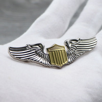 En gros, Pin's métallique 3D personnalisé en forme d'ailes, finition argent, or, bronze, et finition argent vieilli, également broche