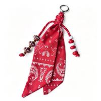 En gros : Breloque de sac perlée style bandana Paisley, breloque de sac bohème western en corde nouée à la main, pendentif de sac perlé thème football pour le jour du match