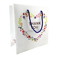 Sacs en papier de luxe en gros pour cadeaux, emballages personnalisés pour bijoux et cosmétiques, sacs en papier avec rubans et poignées