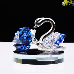 Adorno de Perfume Crystal Swan para el Tablero del Auto con Rosa Roja, Decoración para Auto, Regalo para Parejas - Product Image 4