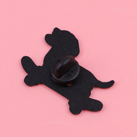 Broche émaillée mignonne Teckel, épinglette chien de dessin animé, badges pour sac à dos, accessoires vestimentaires, bijoux animaux, cadeau pour amis