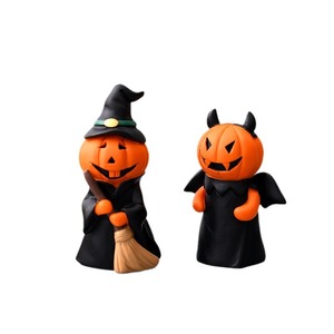 Nuevo Set de Adornos de Resina PVC para Fiesta de Halloween Transfronteriza: Figuras de Fantasma y Bruja para Escritorio, Empaquetadas en Bolsa - Product Image 5