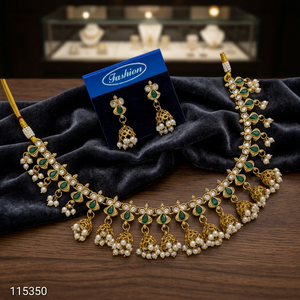 Conjunto nupcial chapado en oro: Collar choker, pendientes colgantes, tikka, estilo étnico Kundan, perlas, moderno, para boda, compromiso, aniversario, de alta calidad. - Product Image 2