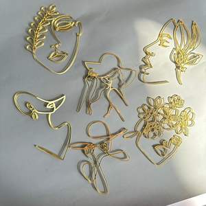 Ins Wind Petit Visage Acrylique Décoration De Gâteau Minimaliste Femme Visage Art Gâteau Côté Décoration Gâteau Topper - Product Image 1