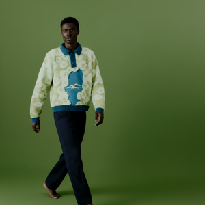 Maglione Polo da Uomo con Stampa Nuvole e Logo Personalizzato, Dettaglio Ricamato Blu Piscina, Vestibilità Comoda, Casual e Alla Moda con Bottoni - Product Image 2