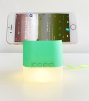 Mini haut-parleur portable en plastique avec support de téléphone, lumière LED RGB, prise en charge de la carte TF, lecture USB, portable pour l'extérieur, compatible avec la connexion sans fil 5.3