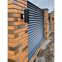 Panneaux de clôture extérieurs modernes pour hôtel, couleur personnalisée, à lattes horizontales étroites en alliage d'aluminium, pour la sécurité des cours, villas et jardins extérieurs