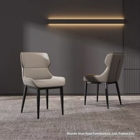 Chaise de salle à manger moderne minimaliste de style nordique en métal et cuir épaissi, résistante aux griffures de chat, pour la maison, les salons et les hôtels