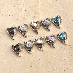Yeni koyu siyah serin kız sıvı kalp elmas Metal tırnak sanat Charm dekorasyon aksesuarları tırnak tedarikçisi