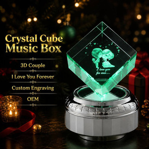 กล่องดนตรีคริสตัลหมุนได้พร้อมไฟ LED สลักลายเลเซอร์ 3 มิติ กลไก YunSheng ฐานไม้ไขลาน รับผลิตตามสั่ง ขายส่ง - Product Image 1
