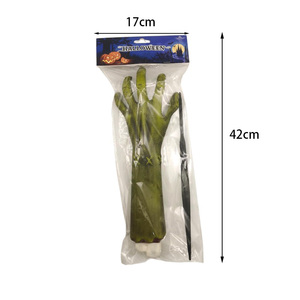 Décoration d'Halloween : Main coupée de monstre vert, <span class=keywords><strong>bras</strong></span> de zombie cassé, accessoire effrayant pour maison hantée, ornement de table ou de pelouse, décoration de fête d'Halloween - Product Image 4