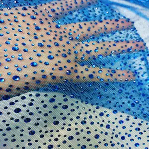 Luxus Steine Strass Stoff Maßge schneiderte Schneider Kaplan Blau Kristall Strass Polyester Tüll Größeres Gitter Durchsichtiges Kleid