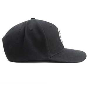 Casque de moto demi-ouvert anti-UV avec motif brodé, style casquette rigide courte à visière, idéal pour le sport - Product Image 3