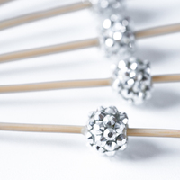 Wanjia Fournitures Alimentaires pour Fêtes, Brochettes Décoratives en Bambou de 12 cm avec Mini Perles Diamantées Argentées Collées à la Main, Idéales pour Sandwichs et Cocktails