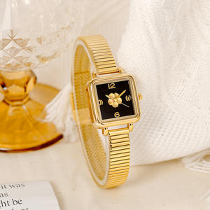 Montre élégante pour femme en quartz avec cadran carré Camellia, spécial Noël, bracelet en bambou vintage - Product Image 4