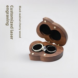 Scatola Portagioie Personalizzata a Forma di Cuore in Legno Massello di Noce Nero, Incisa al Laser, per Proposta di Matrimonio - Product Image 3