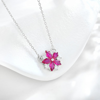 Benutzer definierte Juweliere Hersteller 925 Silber CZ Schmuck Schöne rote Rubin Blume Charm Anhänger für Frauen Halskette