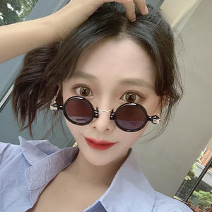 Gafas de sol redondas retro Steampunk unisex UV400 antideslumbrantes con montura de metal TR y lentes de PC color dorado XH3175 - Product Image 5