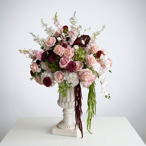Composizioni floreali pendenti rosa nude e bordeaux per corridoio, con amaranto, anthurium, calla di riso, per centrotavola rossi - Product Image 1