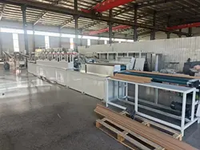 Machine automatique de fabrication de protège-angles en carton pour bordures de papier