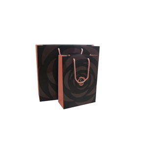 ถุงกระดาษของขวัญพิมพ์ลายโลโก้ตามสั่ง ทำจากกระดาษรีไซเคิล สีแพนโทน พร้อมเชือกรูดปิด สำหรับขายส่ง - Product Image 3