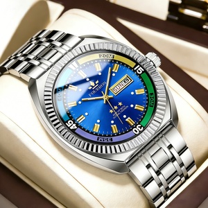 Montre à quartz pour homme avec cadran vert, bracelet en acier inoxydable, fonction date et jour - Product Image 2