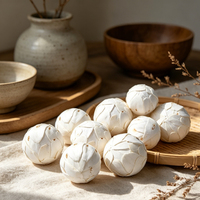 Vente en gros en stock : Boule de Sola Tongcao écologique de 2,4 pouces, mignonne et tendance, pour décoration intérieure, jouet à mâcher pour animaux de compagnie et remplissage de sachets parfumés aux fleurs séchées