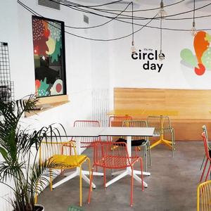 تصميم حديث من أسلاك الحديد التراص كراسي الطعام المعدنية توريد المصنع لمقهى مطعم شرفة الاستخدام - Product Image 3