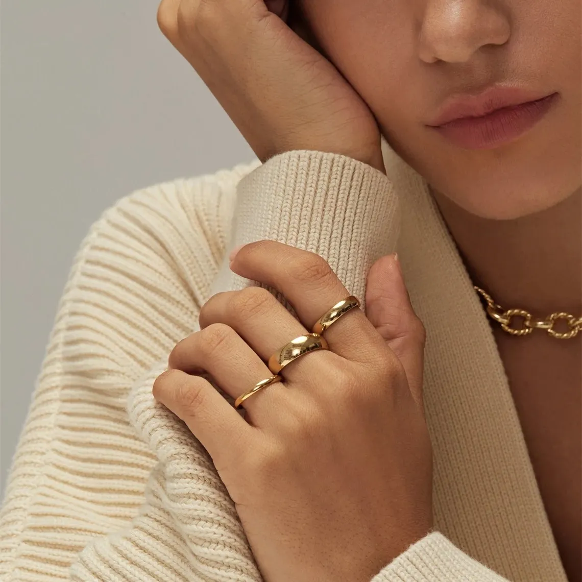 Gioielli di moda lettere personalizzate anello nome fascia incisa anello vuoto anelli impilati estate impermeabile Non appannamento gioielli placcati 18k