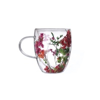 Tasse en verre esthétique à double paroi en borosilicate, personnalisée, avec fleur séchée, pour jus, lait, café, eau, emballée dans une boîte blanche.